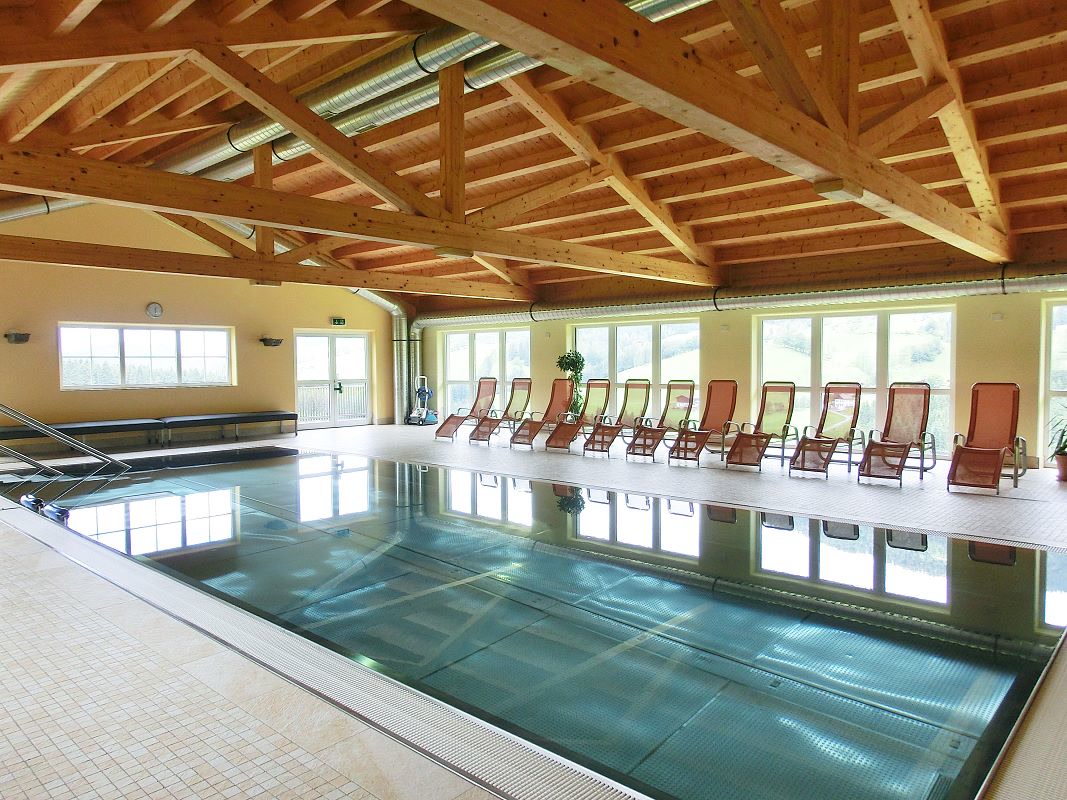 Gemeinschaftliches Hallenbad im Chaletpark