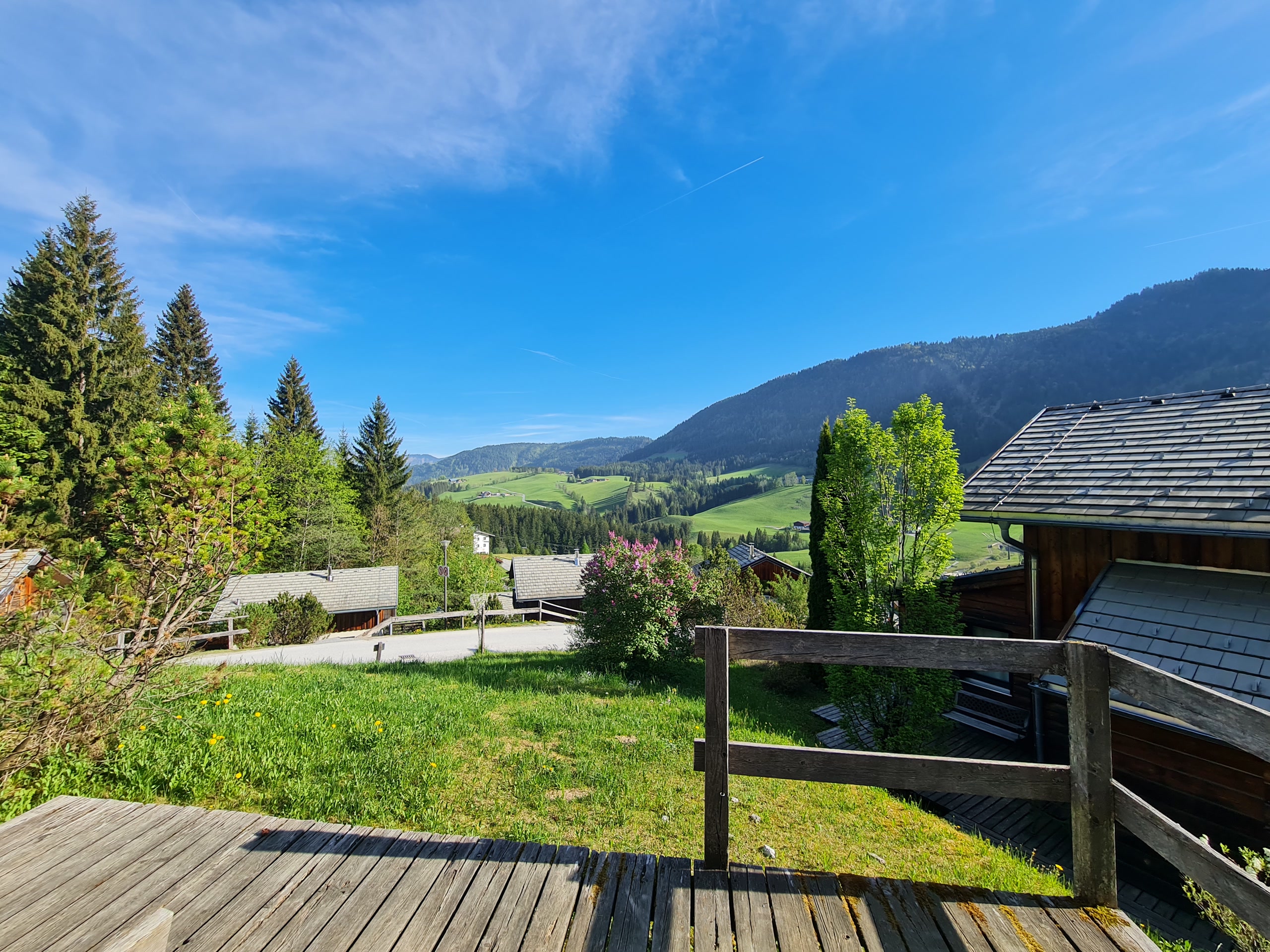 Blick vom Chalet in die Berglandschaft