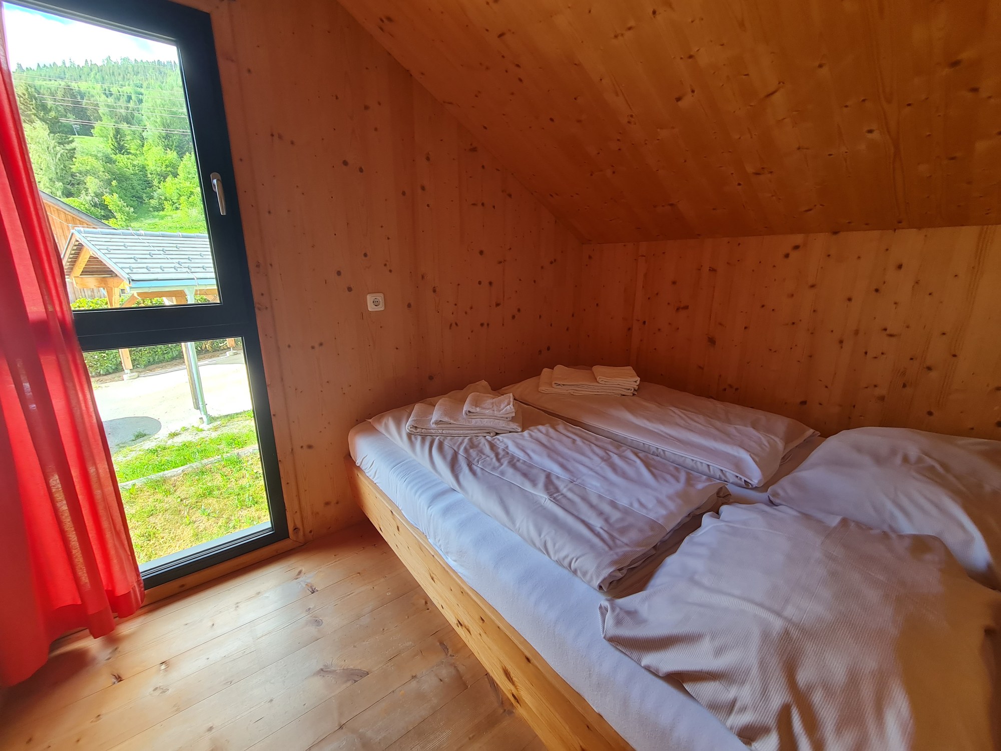 Schlafzimmer mit Doppelbett
