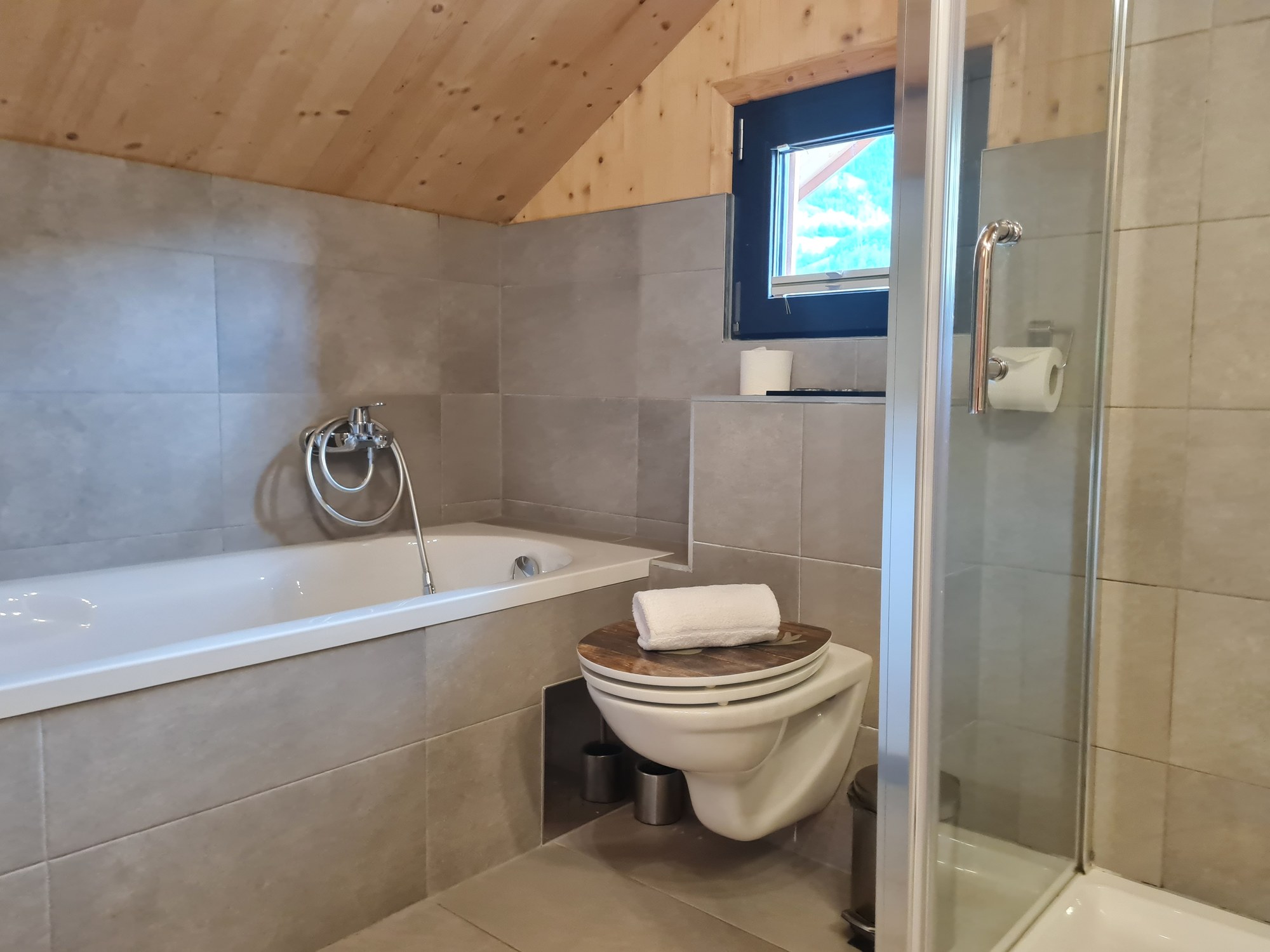 Badezimmer im Obergeschoss
