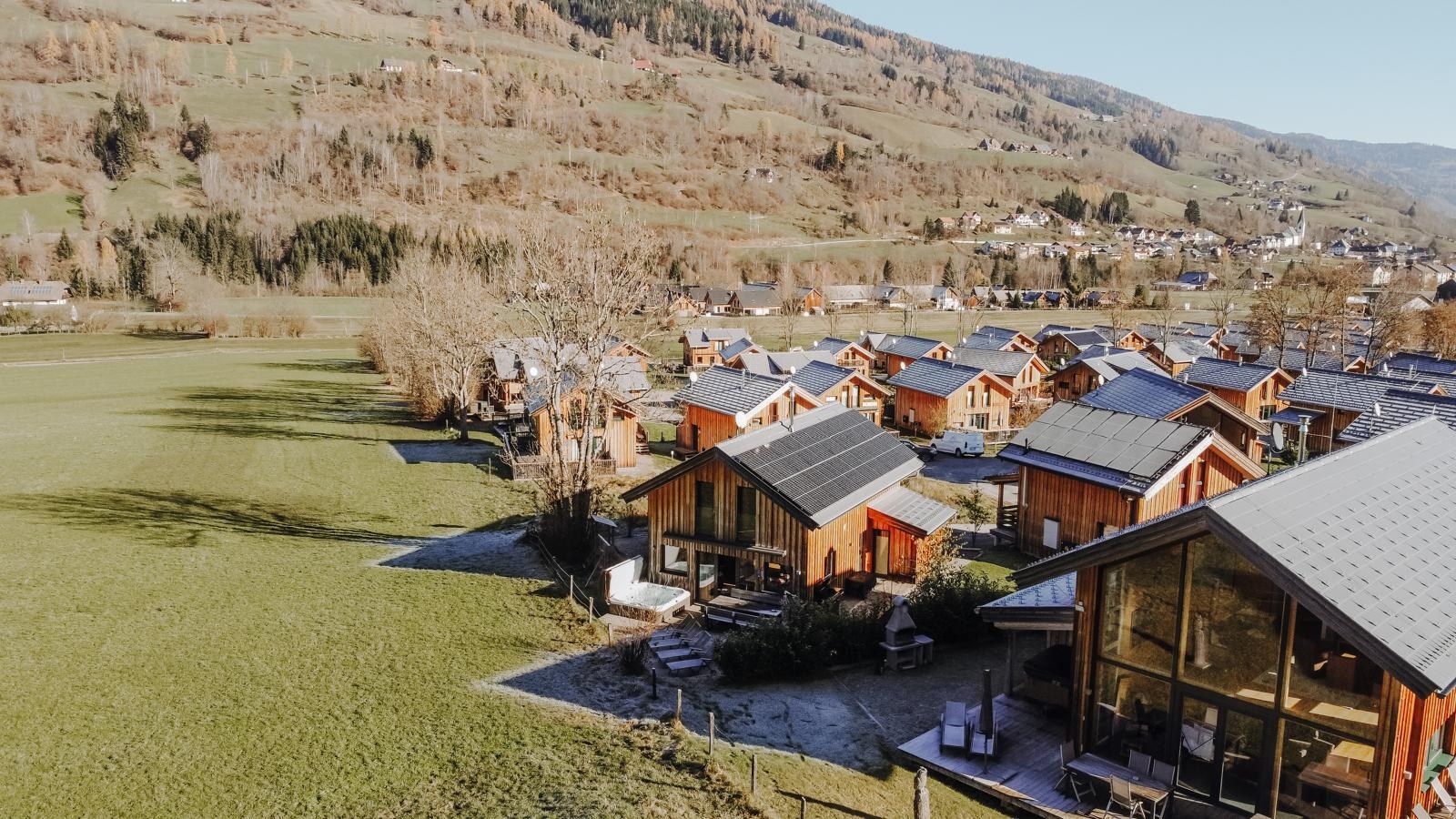 Luftaufnahme der Kreischberg Chalets und des Murtals