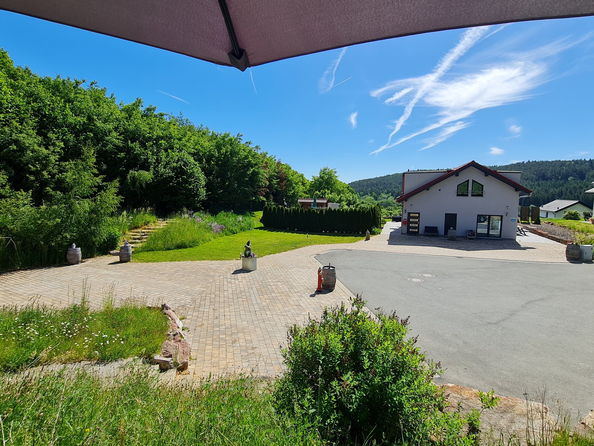 Terrasse und Zufahrt Haus 9